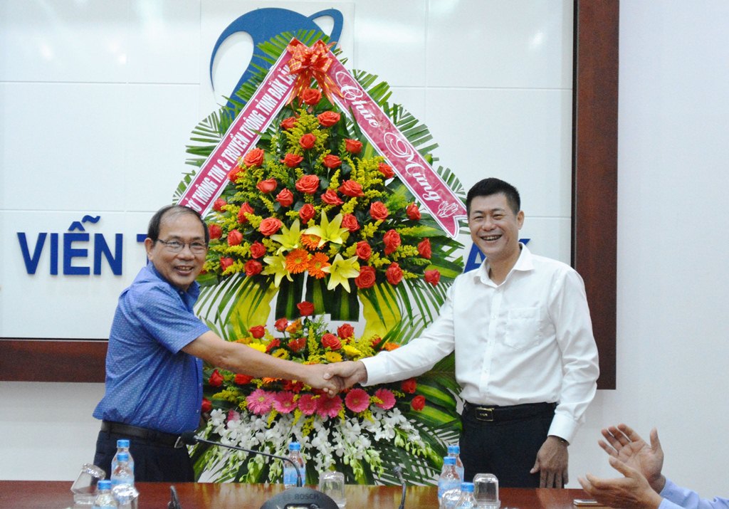 Sở Thông tin và Truyền thông thăm, chúc mừng Bưu điện tỉnh và VNPT Đắk Lắk