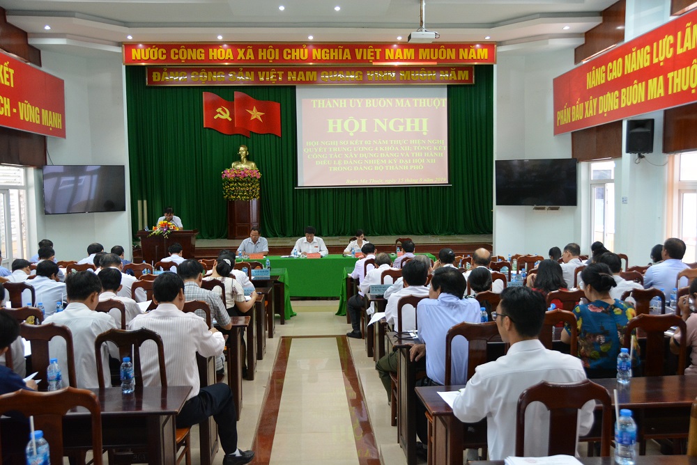 Thành ủy Buôn Ma Thuột: Sơ kết 2 năm thực hiện công tác xây dựng Đảng và thi hành Điều lệ Đảng nhiệm kỳ Đại hội XII.