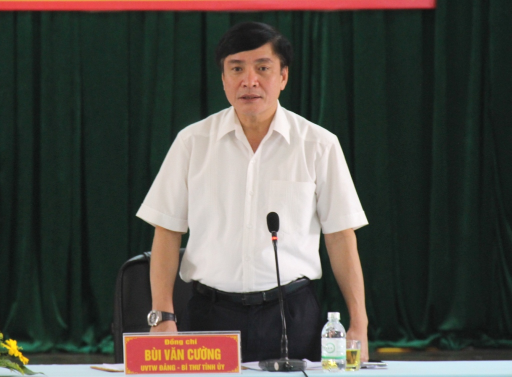 Đoàn công tác của Tỉnh ủy làm việc với Huyện ủy Cư Kuin