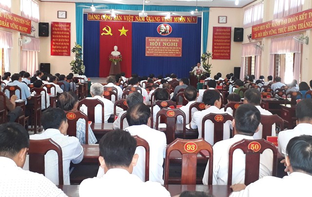 Đảng bộ huyện M'Đrắk học tập, quán triệt Chỉ thị, Kết luận của Ban Bí thư Trung ương Đảng cho cán bộ chủ chốt