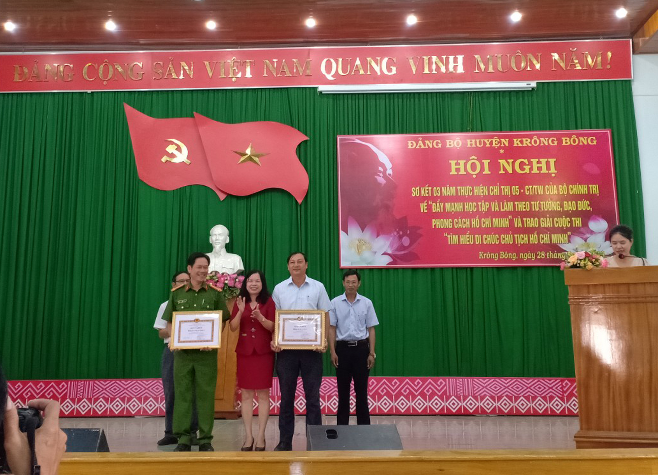 Đảng bộ huyện Krông Bông sơ kết 03 năm thực hiện Chỉ thị số 05-CT/TW của Bộ Chính trị