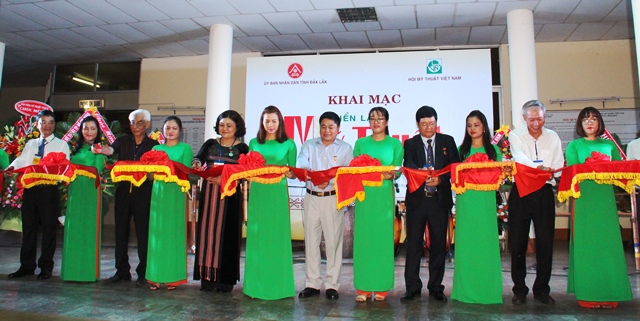 Opening the 24th Fine Art Exhibition of Region 5- South Central Coast and Central Highlands in 2019