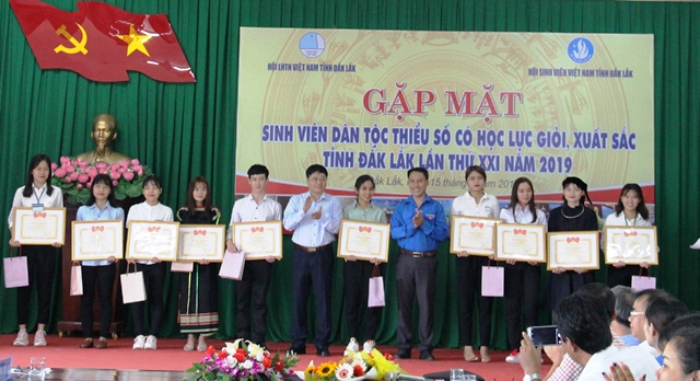 To honor 73 outstanding ethnic minority students 2019