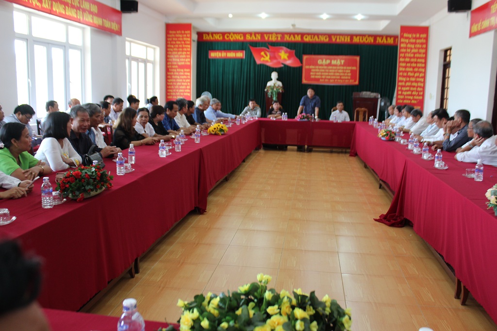 Buôn Đôn: Gặp mặt các đồng chí lãnh đạo huyện đã nghỉ hưu, chuyển công tác