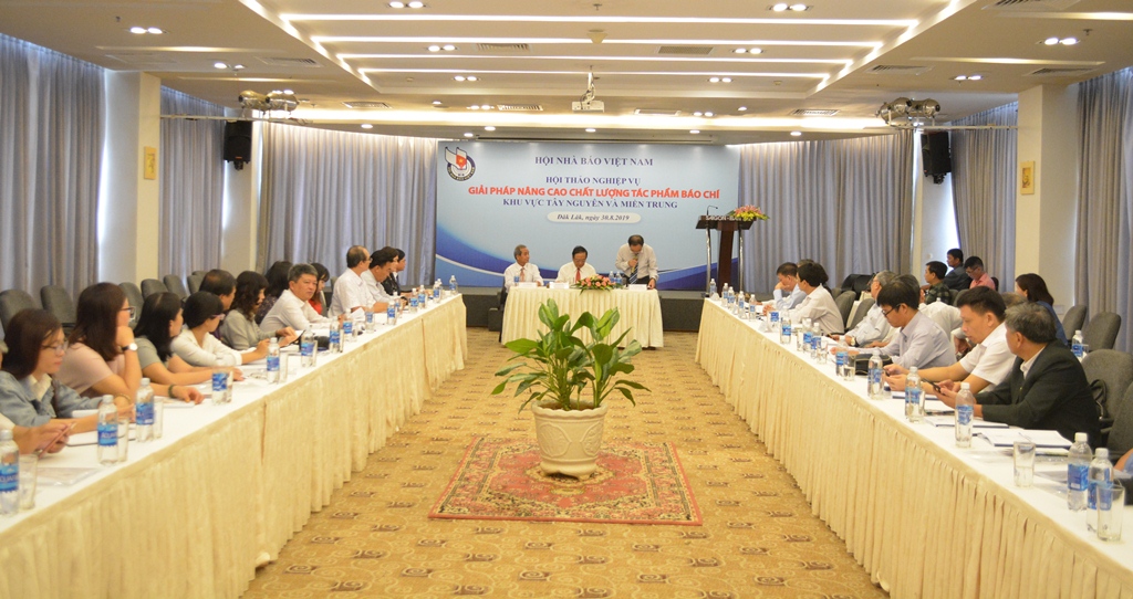 Seminar on improving quality of journalistic works