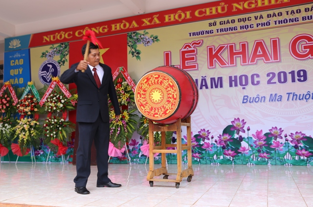 Trường THPT Buôn Ma Thuột khai giảng năm học mới