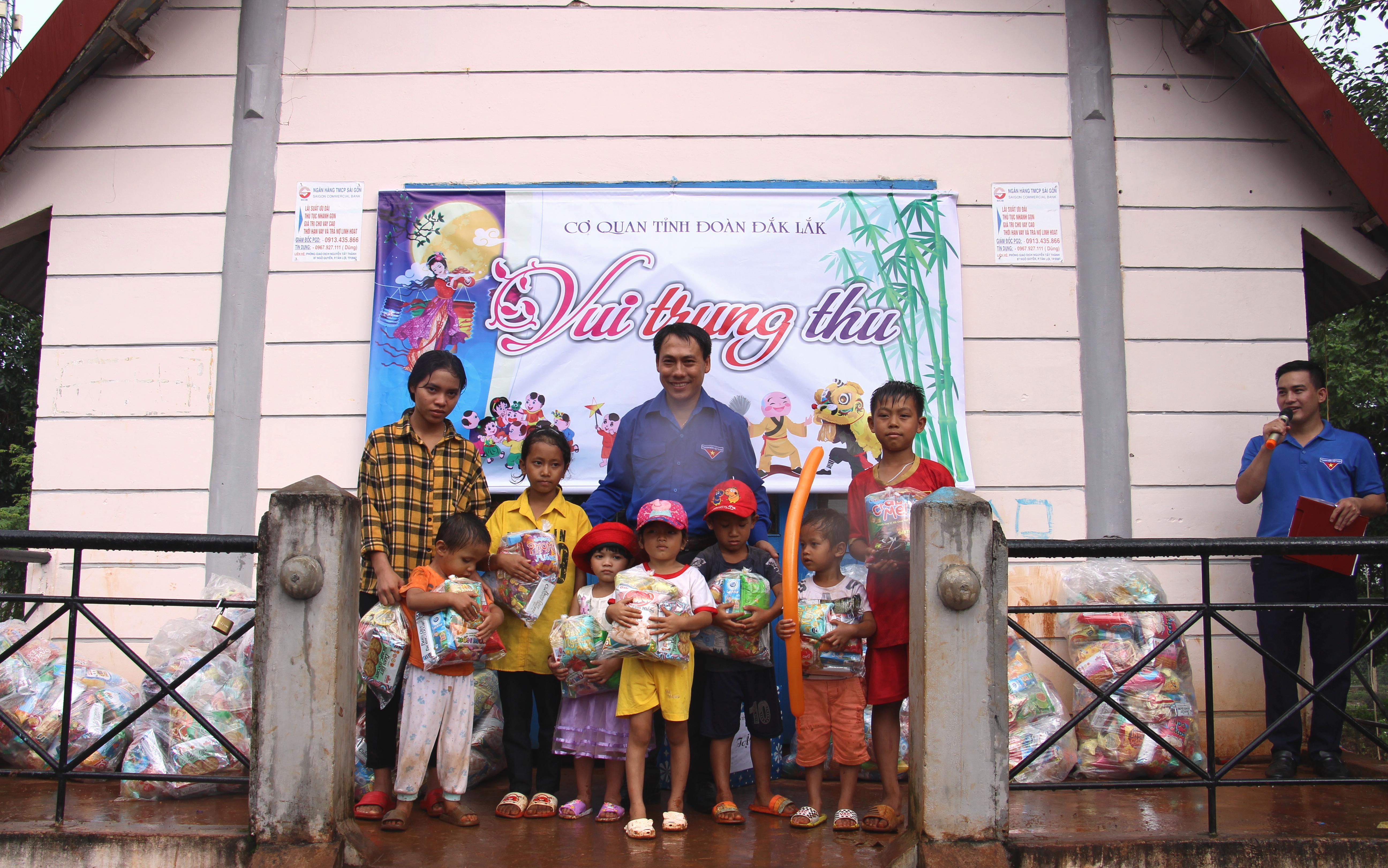 Chương trình Vui Trung thu cùng các em thiếu nhi buôn kết nghĩa Ayun