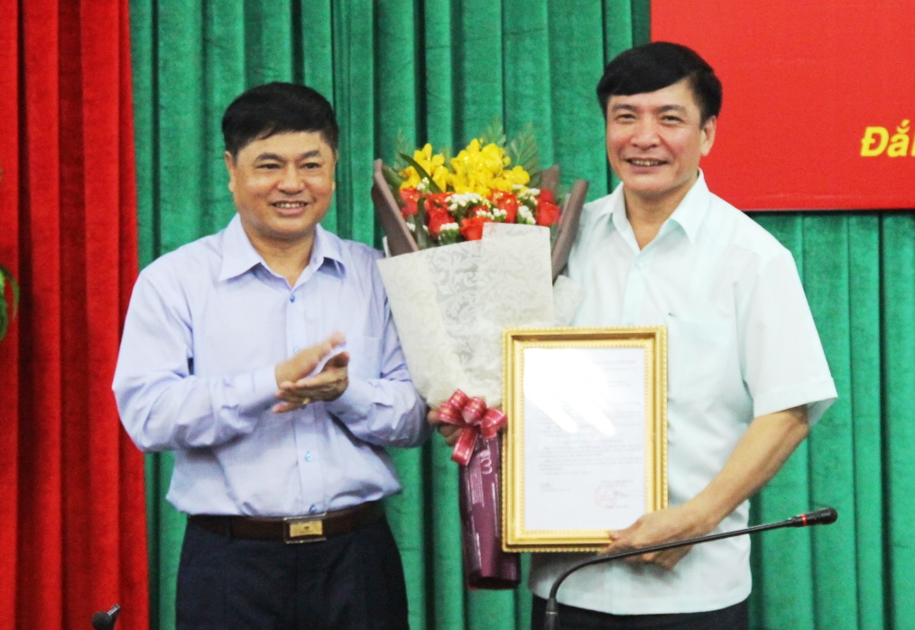 Công bố và trao các Quyết định về công tác cán bộ