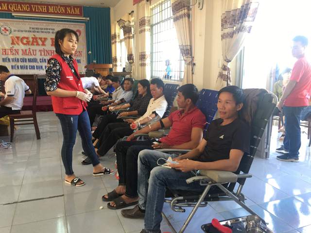 Huyện M'Đrắk: Trên 350 tình nguyện viên tham gia hiến máu nhân đạo