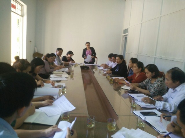 Hội Liên hiệp Phụ nữ huyện Krông Búk giám sát việc thực hiện Nghị định 56/2012/NĐ-CP tại Ủy ban nhân dân xã Cư Né.