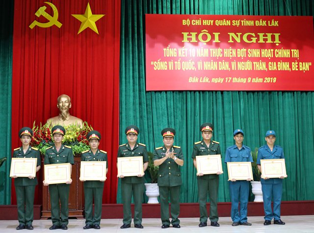 Tổng kết 10 năm thực hiện đợt sinh hoạt chính trị 