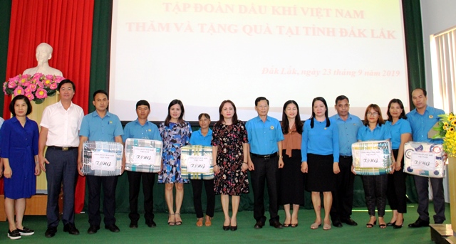 Tập đoàn Dầu khí Việt Nam thăm và tặng quà tại tỉnh Đắk Lắk