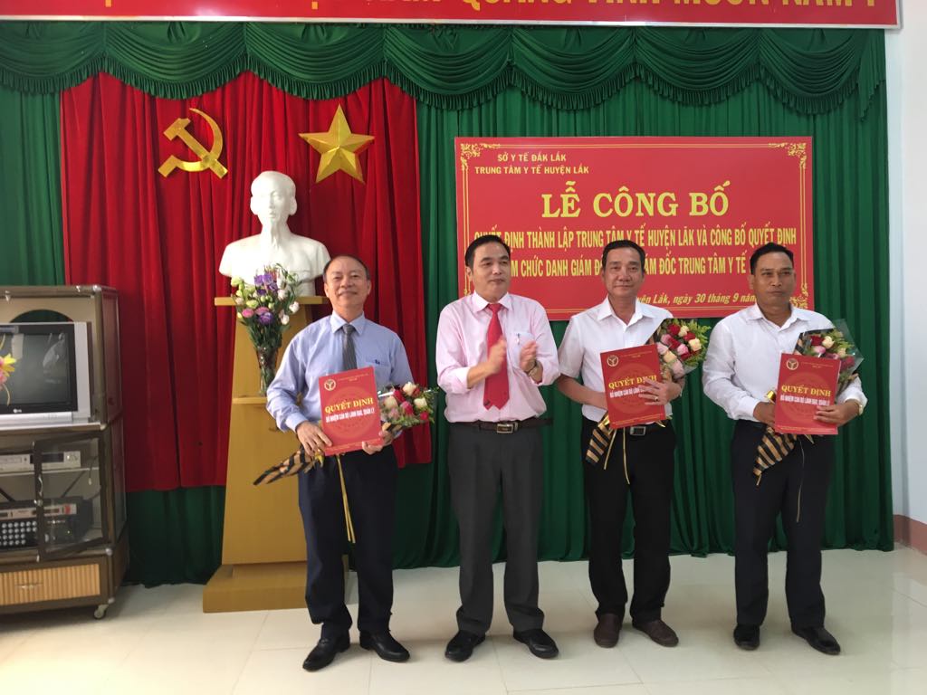 Công bố Quyết định thành lập Trung tâm Y tế huyện Lắk