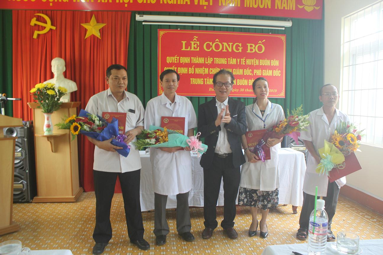 Lễ công bố Quyết định thành lập Trung tâm Y tế huyện Buôn Đôn