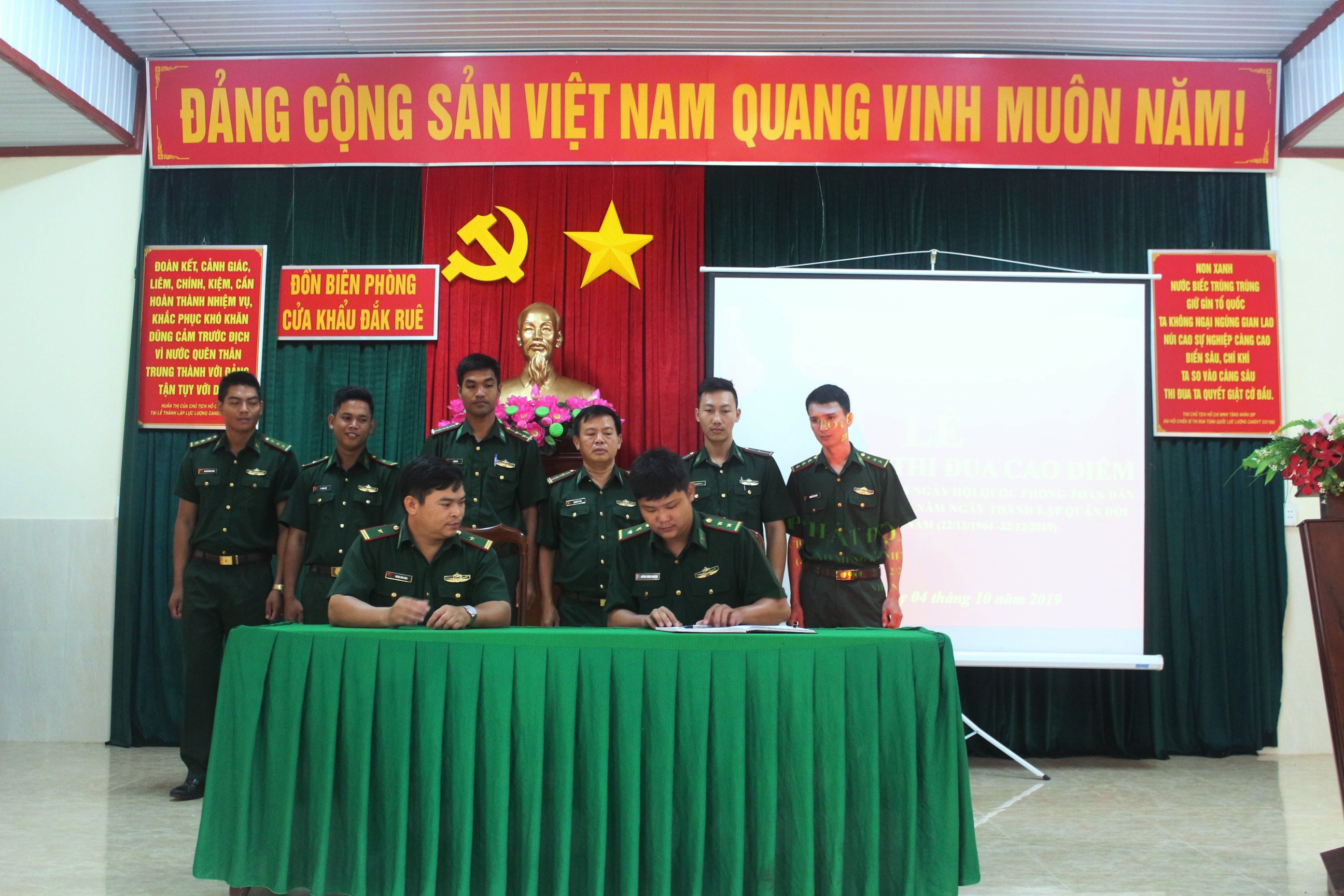 Đồn Biên phòng Cửa khẩu Đắk Ruê phát động thi đua chào mừng kỷ niệm 75 năm ngày thành lập QĐNDVN