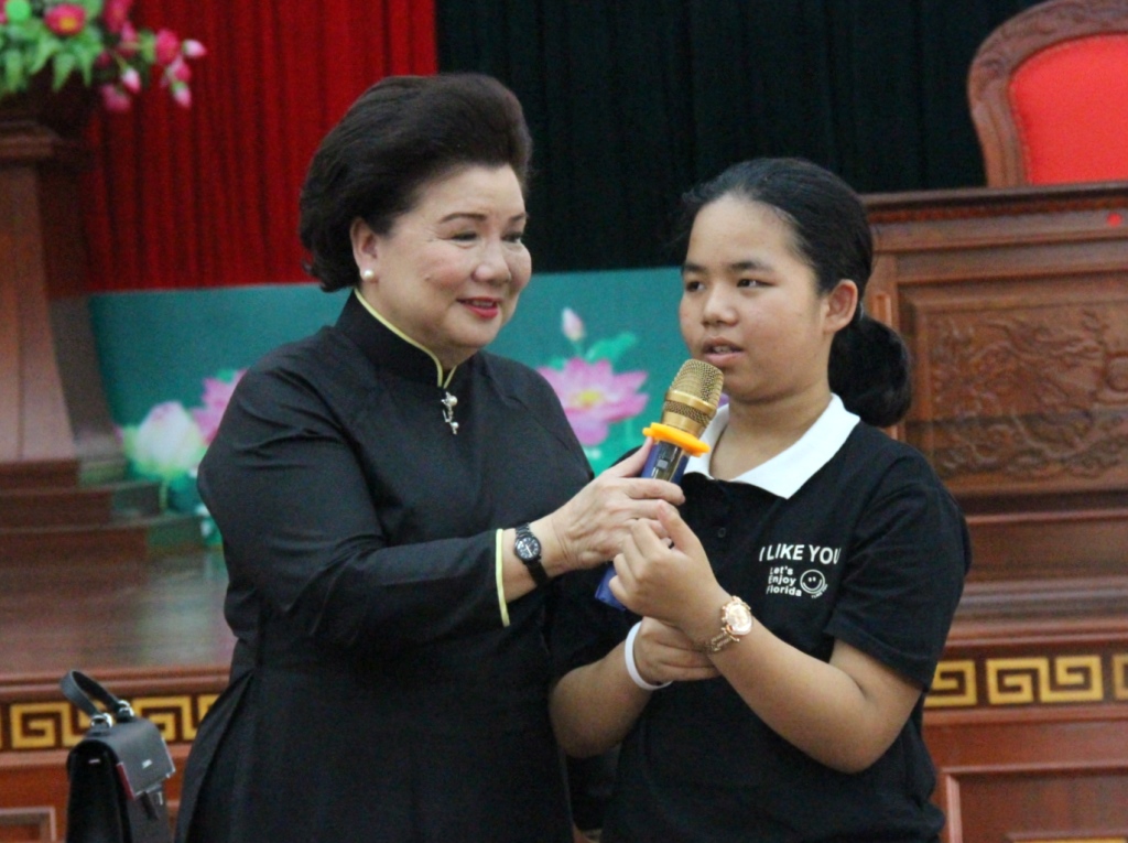 Tọa đàm “Cùng con bước qua tuổi nổi loạn”