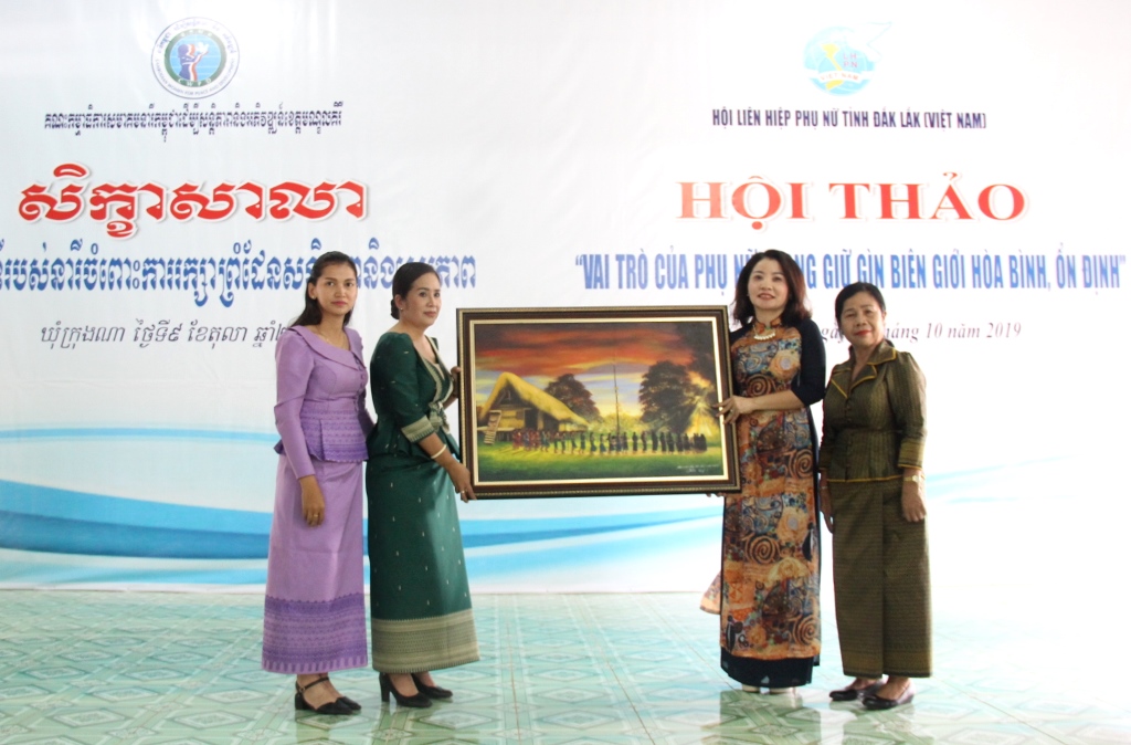 Phát huy vai trò của phụ nữ trong giữ gìn biên giới, hòa bình, ổn định