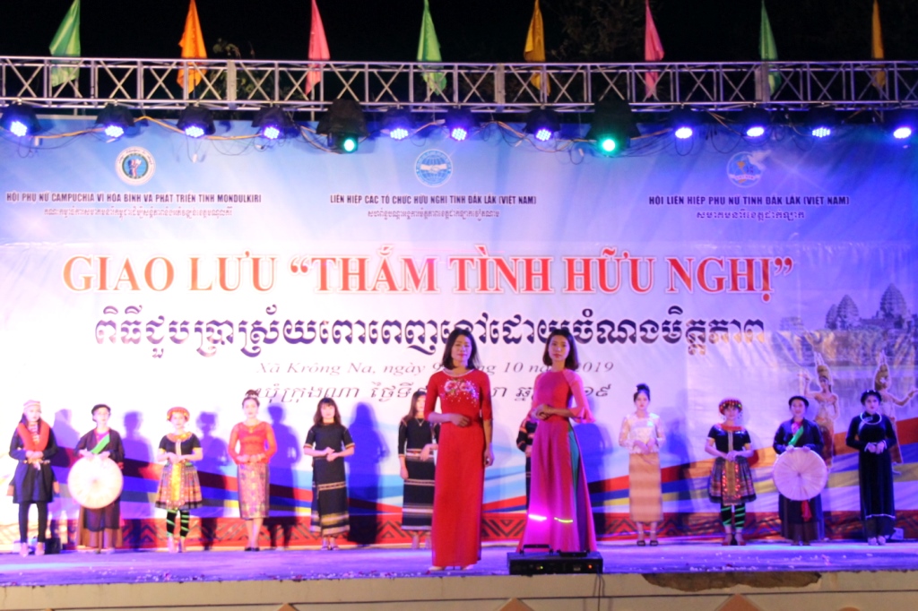 Chương trình giao lưu văn hóa “Thắm tình hữu nghị”