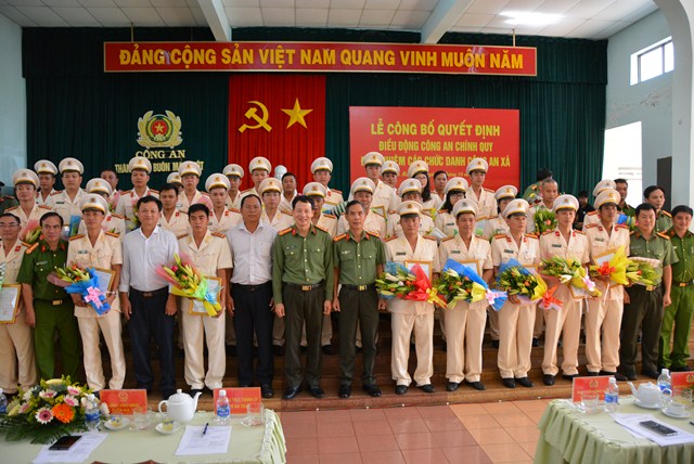 Thành phố Buôn Ma Thuột điều động 49 Công an chính quy đảm nhiệm các chức danh Công an xã.