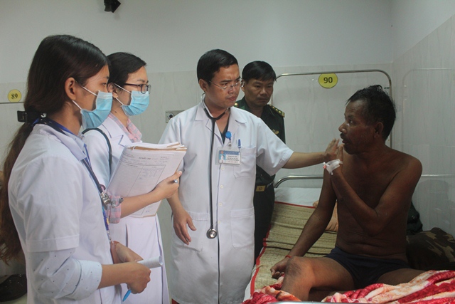 BĐBP Đắk Lắk cứu chữa 1 sĩ quan cảnh sát bảo vệ biên giới Campuchia