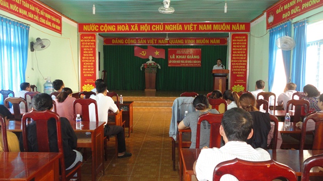 Buôn Đôn: Khai mạc lớp học nghề chăn nuôi trâu, bò khóa II năm 2019