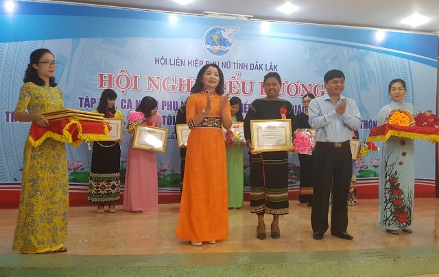 Hội nghị biểu dương tập thể, cá nhân phụ nữ dân tộc thiểu số, tôn giáo tiêu biểu trong công tác phòng chống tội phạm, tệ nạn xã hội.