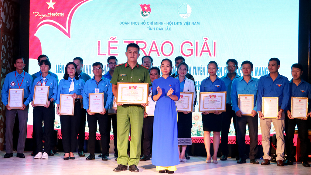 Hội LHTN Việt Nam tỉnh tuyên dương 30 cán bộ Hội tiêu biểu, Thanh niên sống đẹp, khởi nghiệp tiêu biểu