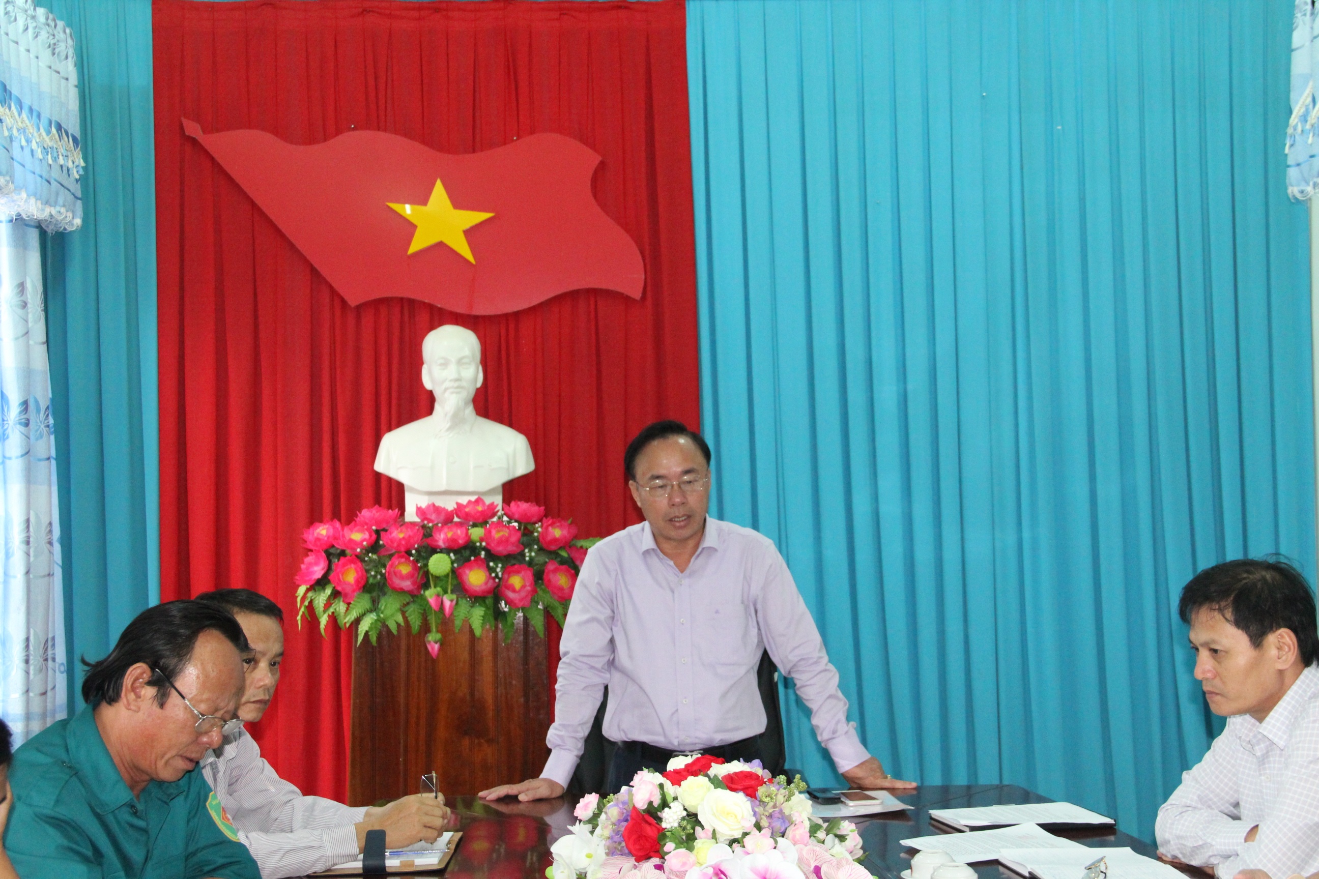 UBND huyện M’Đrắk: Tổ chức cuộc họp khẩn cấp ứng phó với cơn bão số 5