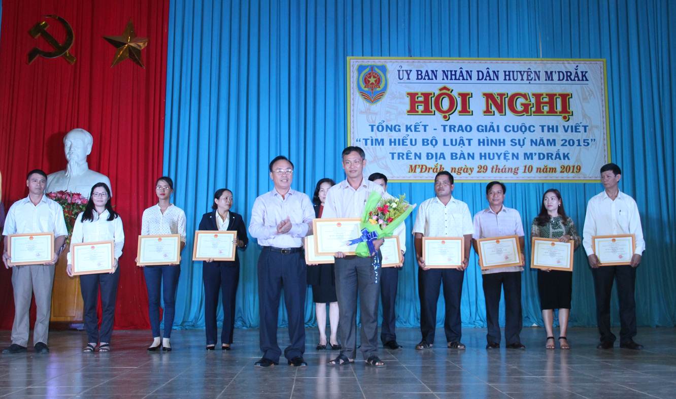 Huyện M’Đrắk: Tổng kết, trao giải cuộc thi viết Tìm hiểu Bộ Luật Hình sự năm 2015