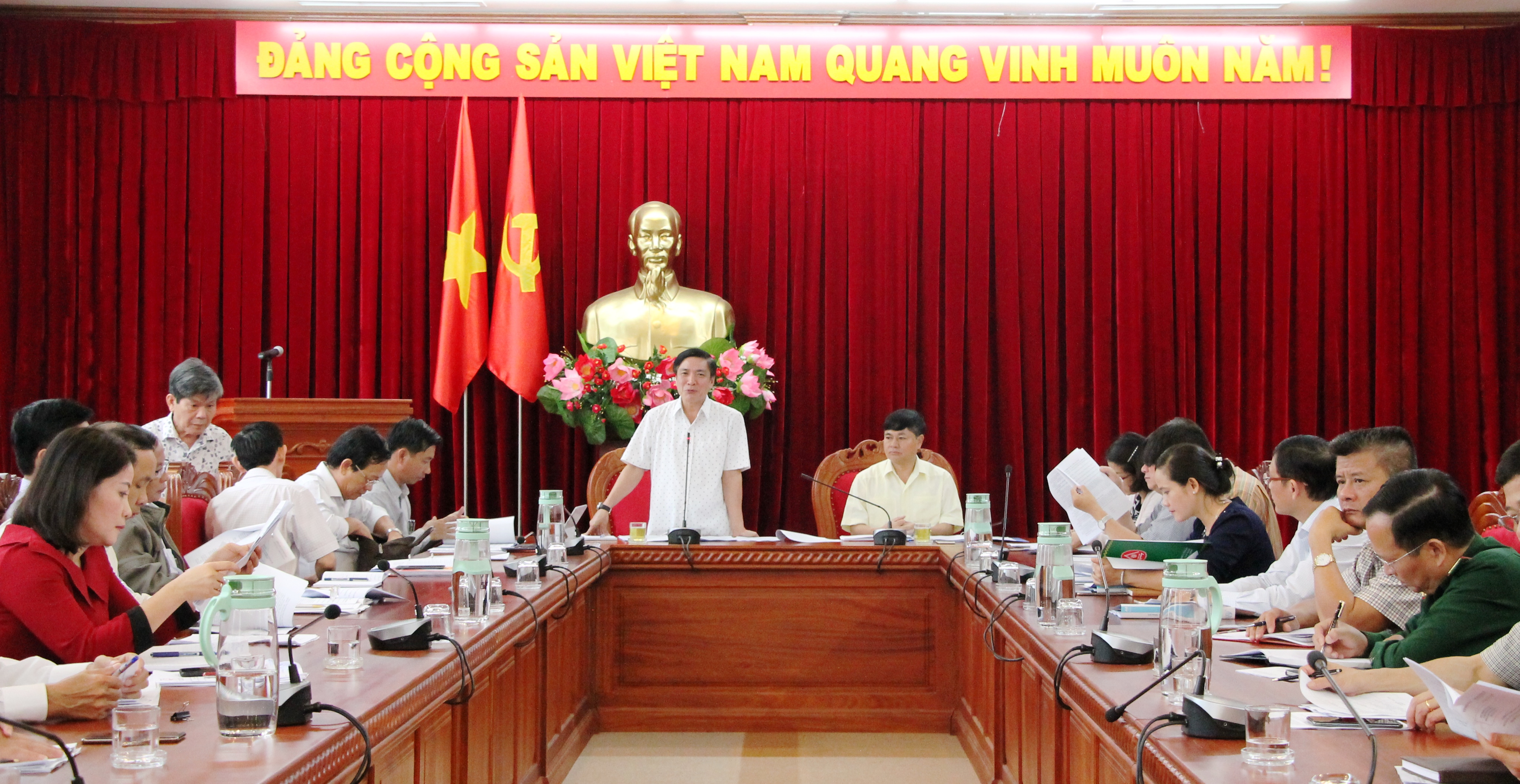 Họp góp ý đề cương Báo cáo chính trị Đại hội đại biểu Đảng bộ tỉnh lần thứ XVII