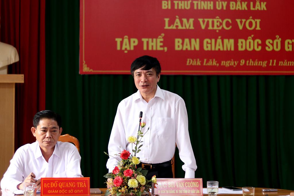 Bí thư Tỉnh ủy Bùi Văn Cường làm việc với tập thể, Ban Giám đốc Sở Giao thông vận tải