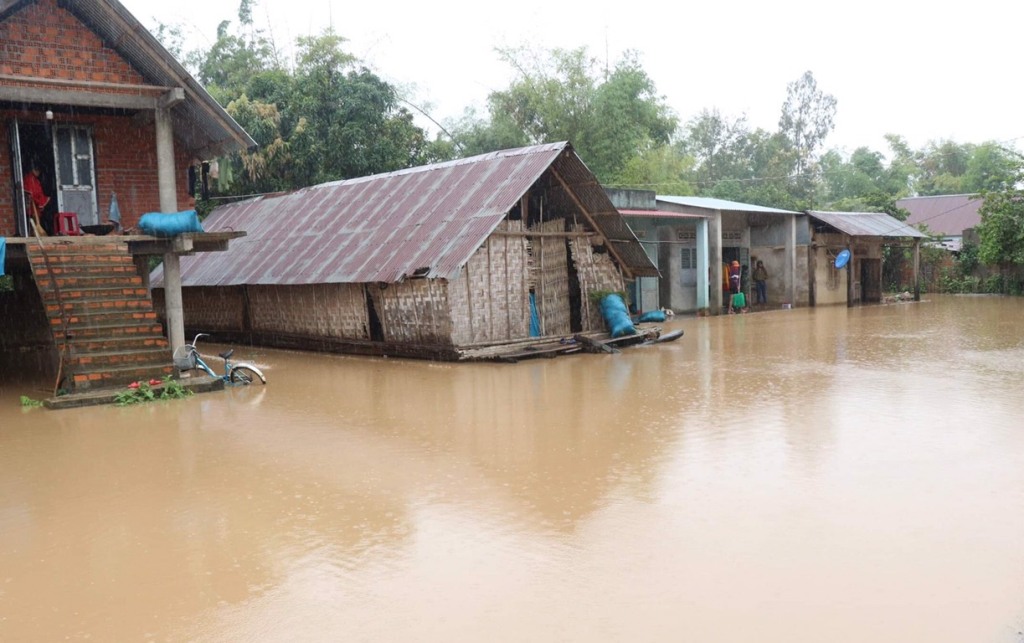 Hơn 300 ngôi nhà bị ngập do ảnh hưởng cơn bão số 6