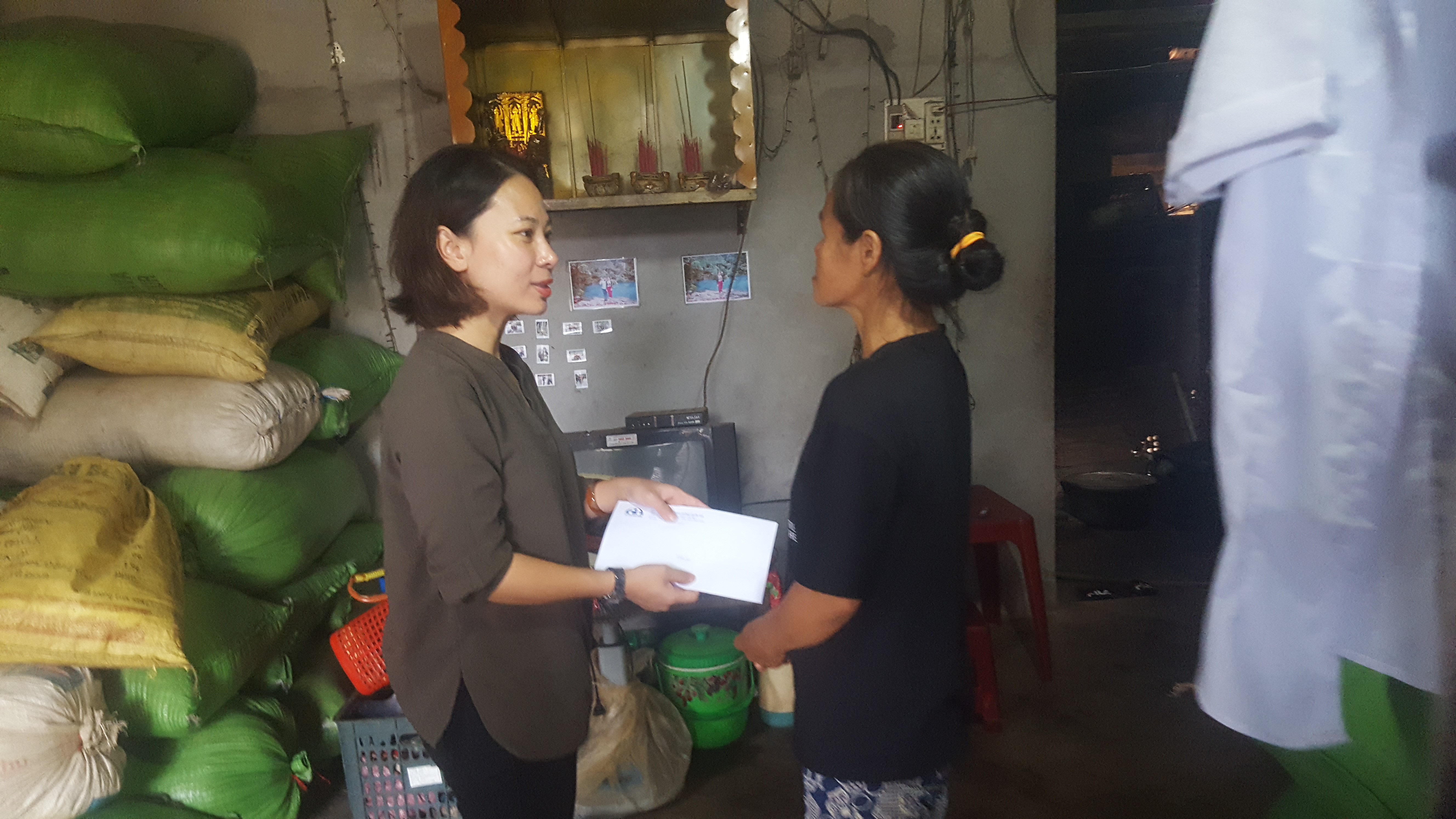 Ban an toàn giao thông Quốc gia hỗ trợ tiền cho gia đình 5 nạn nhân tai  nạn giao thông có hoàn cảnh đặc biệt khó khăn ở huyện Ea H'leo