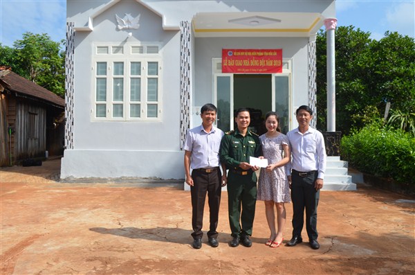 Bộ Chỉ huy Bộ đội Biên phòng tỉnh Đắk Lắk bàn giao “Nhà đồng đội”