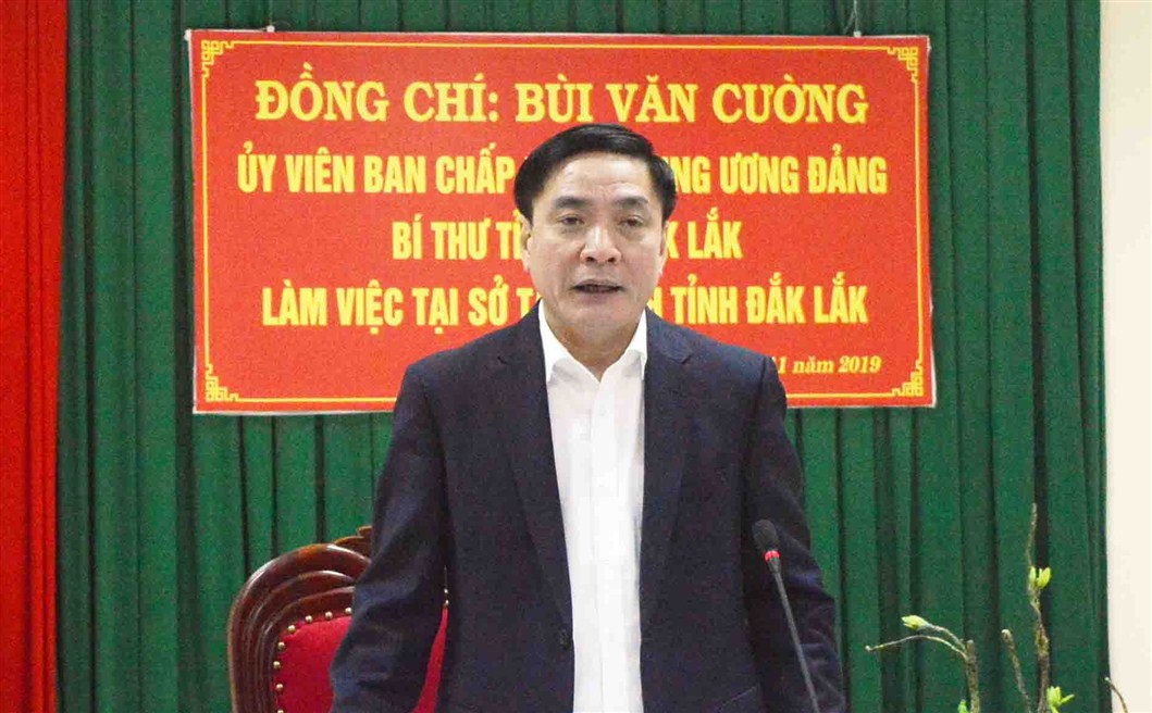 Bí thư Tỉnh ủy Bùi Văn Cường làm việc với Sở Tài chính