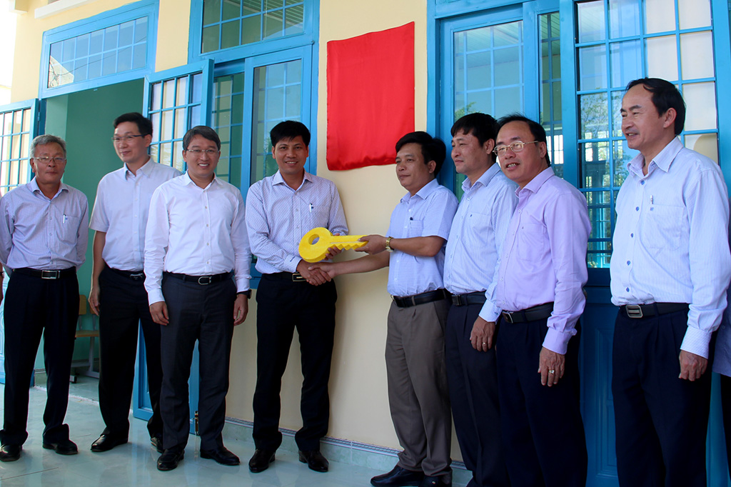 Văn phòng Trung ương Đảng trao tặng 3 phòng học cho huyện M’Đrắk