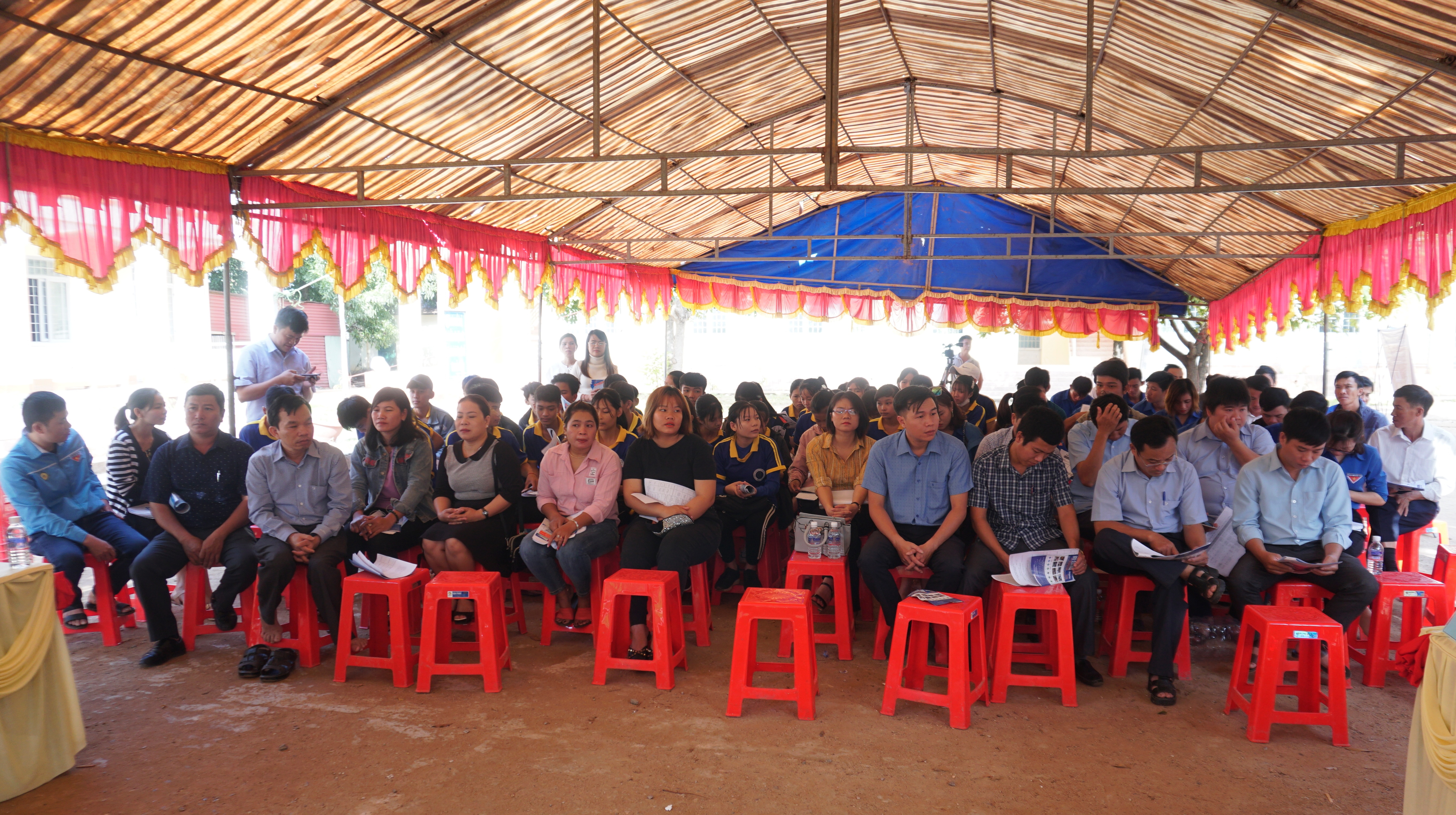 Tư vấn và giao dịch việc làm tại xã Ea Rốk