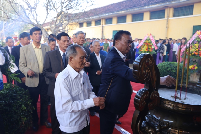 Dâng hương tại Nhà Đày Buôn Ma Thuột  kỷ niệm 79 năm ngày thành lập Đảng bộ tỉnh