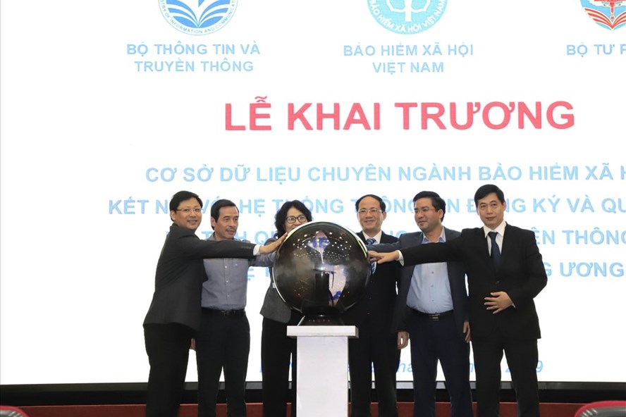 Khai trương Hệ thống liên thông dữ liệu cấp khai sinh và thẻ BHYT cho trẻ em dưới 6 tuổi