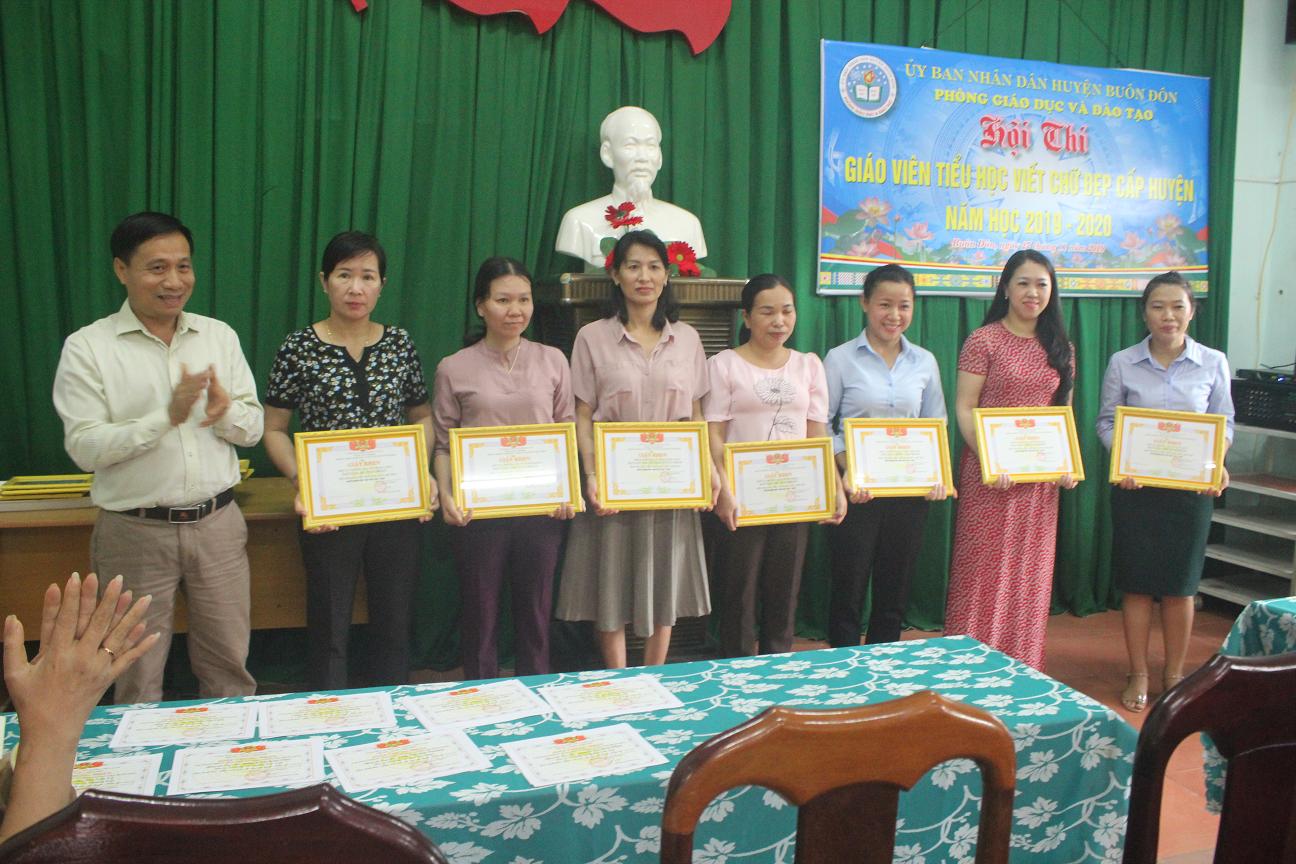 Hội thi Giáo viên Tiểu học viết chữ đẹp năm học 2019 - 2020