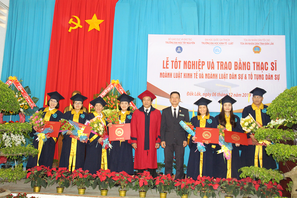 Lễ tốt nghiệp và trao bằng Thạc sĩ Luật Kinh tế  và Luật Dân sự - Tố tụng dân sự