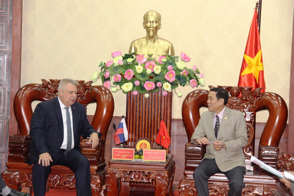 Tổng lãnh sự quán Liên bang Nga tại TP. Hồ Chí Minh chào xã giao lãnh đạo UBND tỉnh