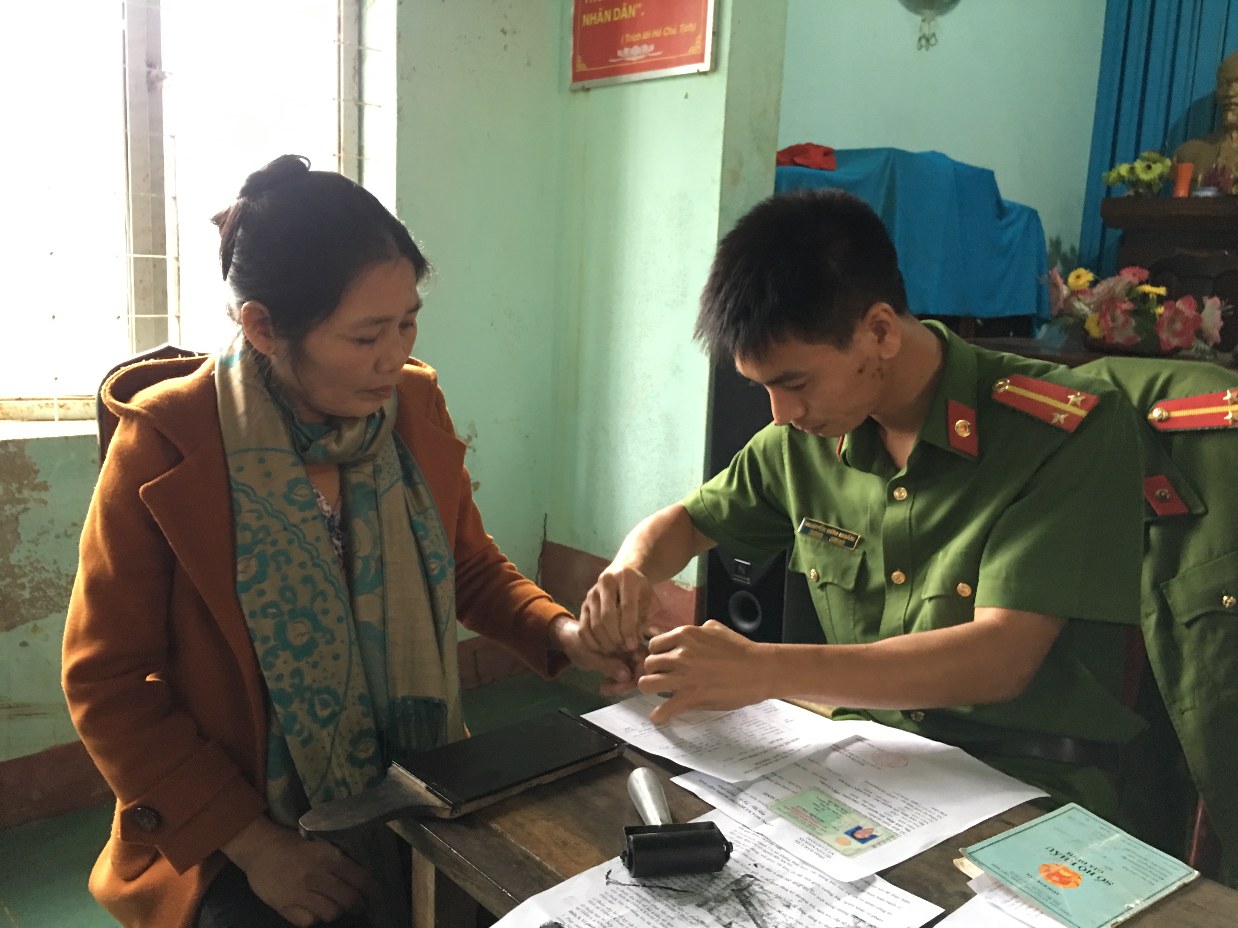 Tổ chức cấp Chứng minh nhân dân lưu động cho người dân xã Ea M'Đoal, huyện M’Drắk