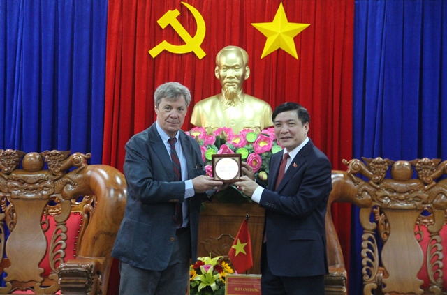 Argentine Ambassador to Vietnam greets Dak Lak’s provincial leaders and Party leaders