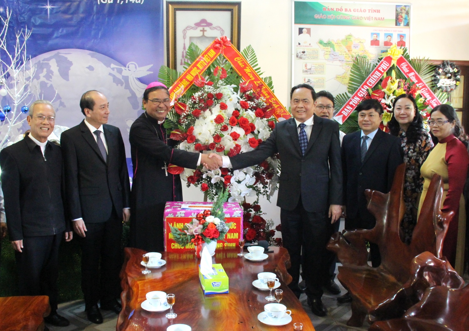 Chủ tịch Ủy ban Trung ương Mặt trận Tổ quốc Việt Nam chúc mừng các tổ chức tôn giáo nhân dịp Lễ Giáng sinh năm 2019