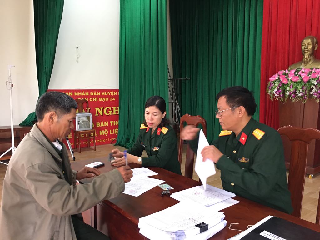 Huyện M'Drắk chi trả chế độ trợ cấp một lần cho các đối tượng chính sách