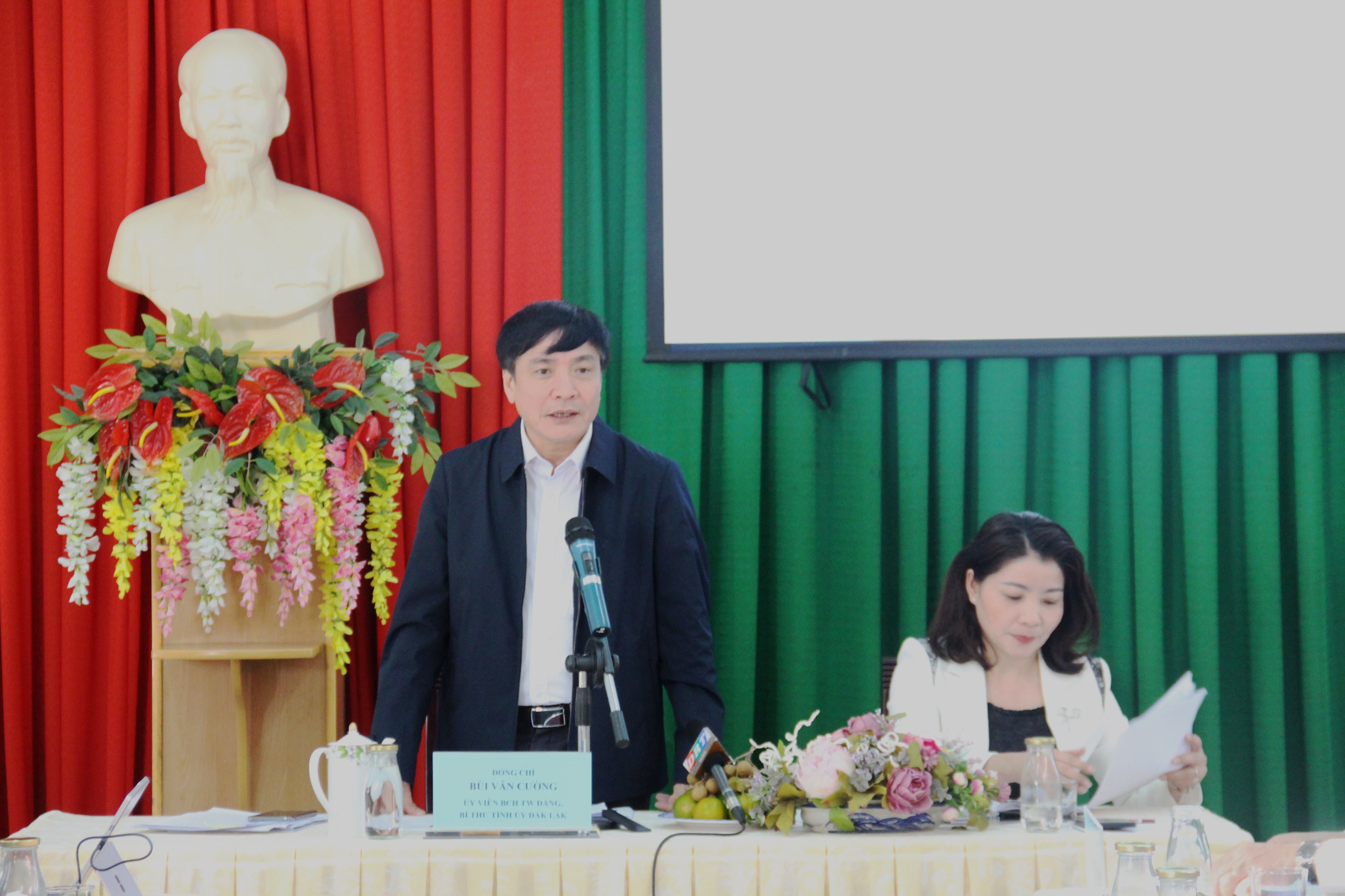 Nâng cao chất lượng đội ngũ cán bộ hội phụ nữ các cấp, đào tạo lao động nữ đáp ứng xu thế mới