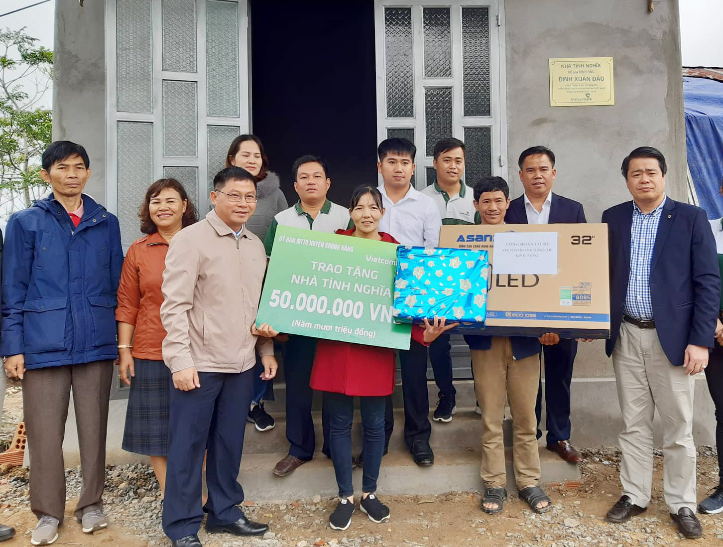 Huyện Krông Năng: Bàn giao 2 nhà Tình nghĩa cho hộ nghèo