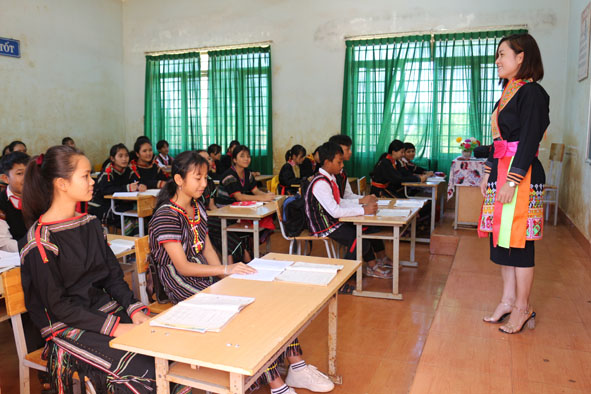 Báo cáo tình hình học sinh dân tộc thiểu số cấp trung học cơ sở bỏ học