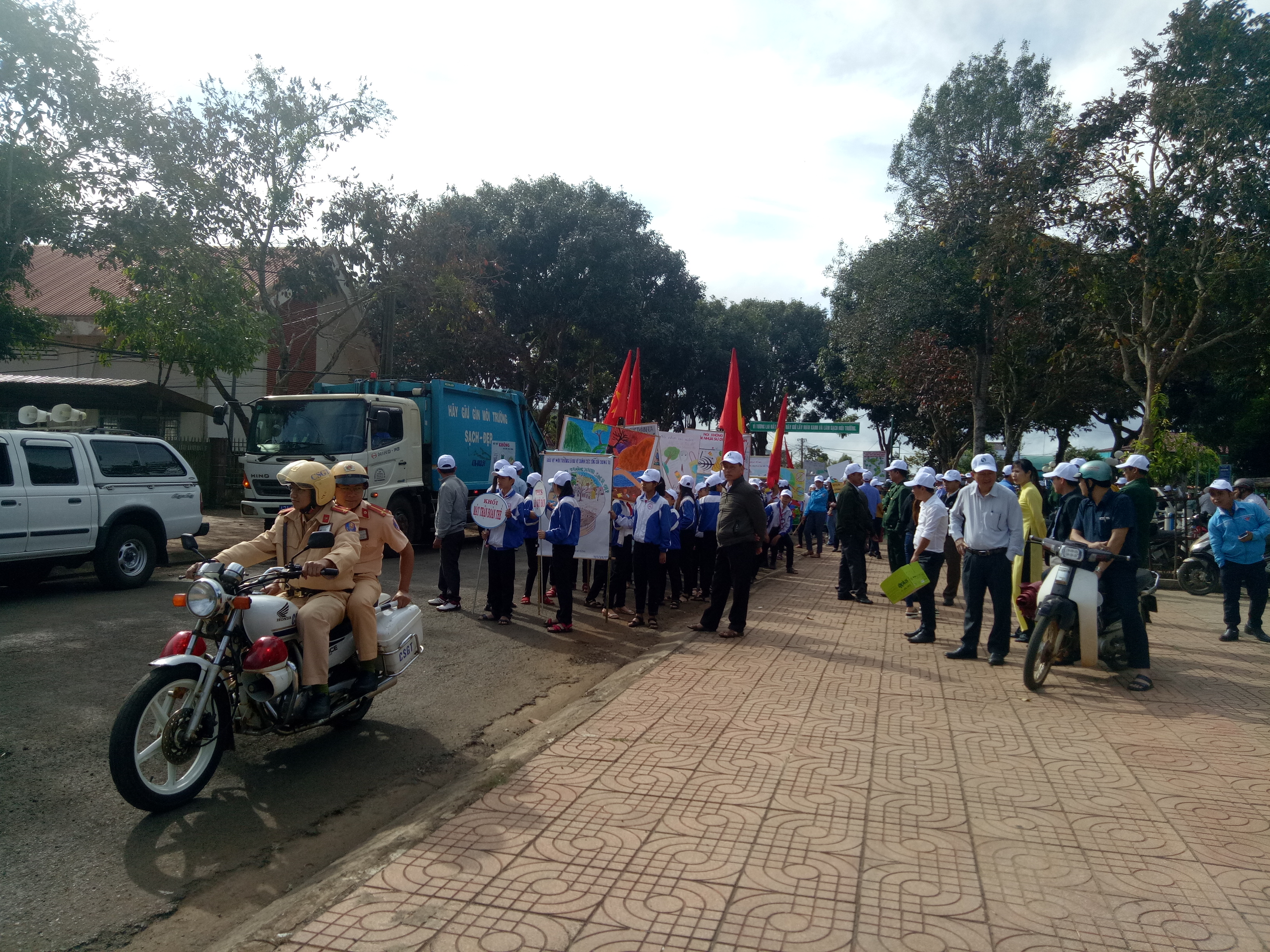 Huyện Krông Năng phát động phong trào chống rác thải nhựa